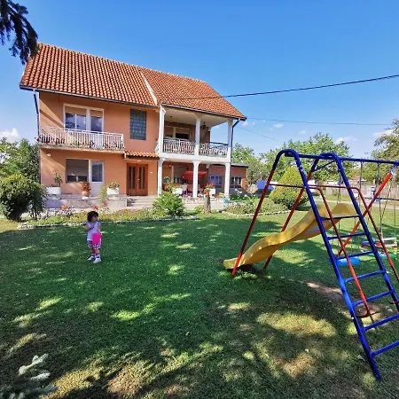 Apartment Domacinstvo Nikolic