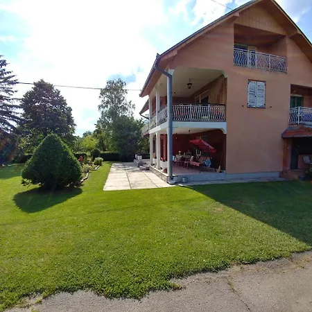 Apartment Domacinstvo Nikolic *